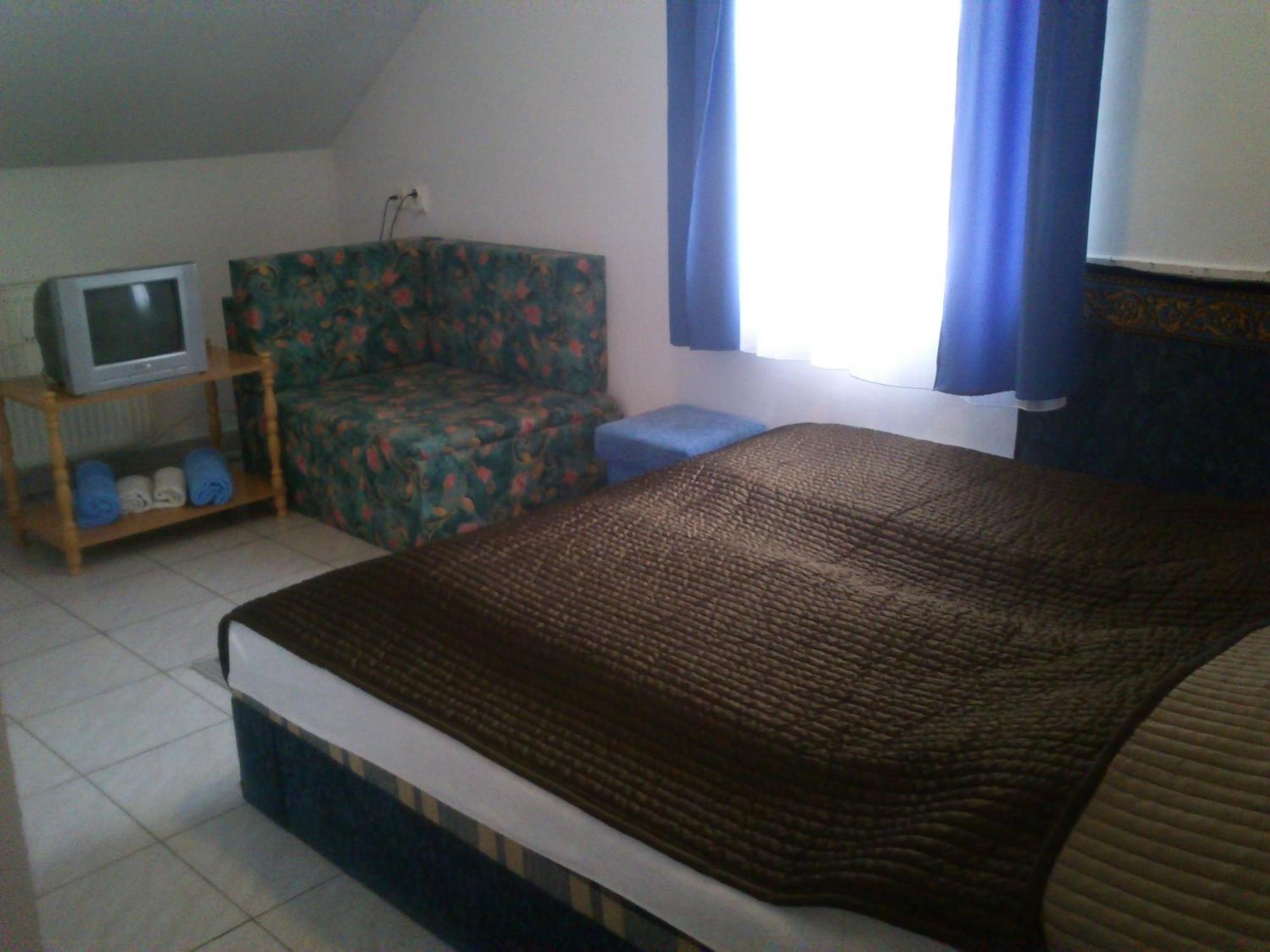 Istvan Vendeghaz Hotel Egerszalók Buitenkant foto