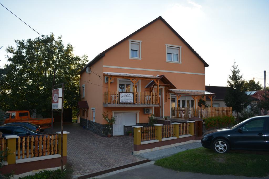 Istvan Vendeghaz Hotel Egerszalók Buitenkant foto
